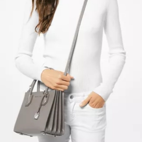 Michael Kors
Mercer Pebble Leather Accordion Cro - Picture 2 of 3